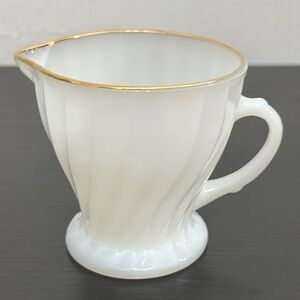 ❤️ Golden Shell Swirl by Anchor Hocking Milk Glass Creamer